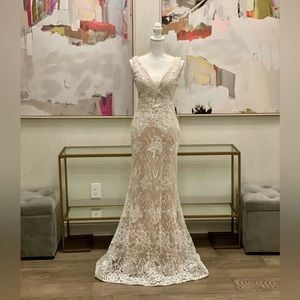 Wedding Gown (can be worn with or without train) Small.